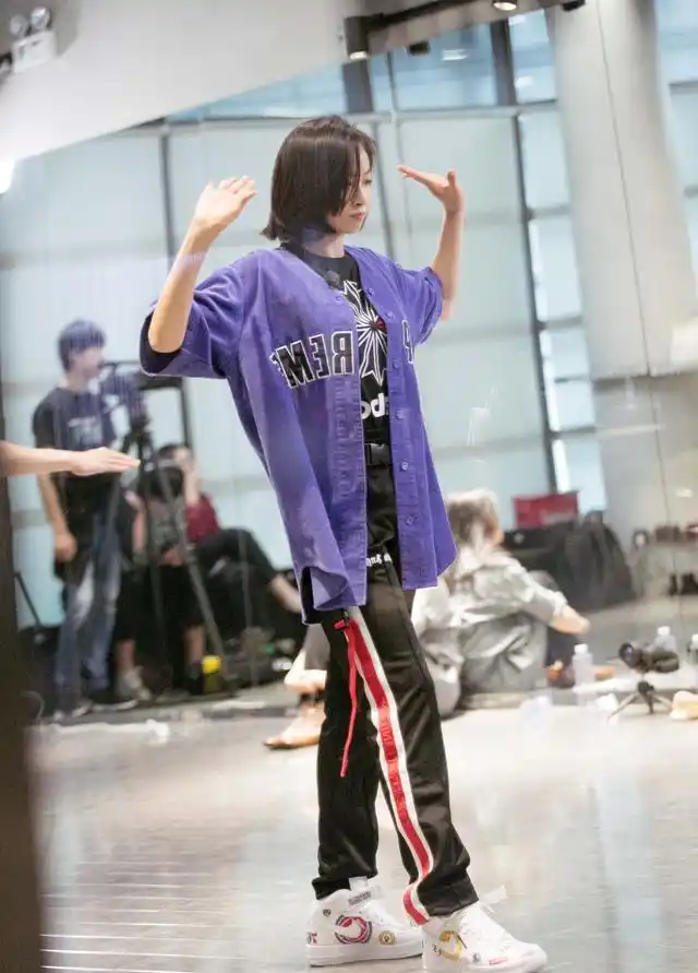 女明星齐肩卷发_辛芷蕾锁骨发_宋茜齐肩短发