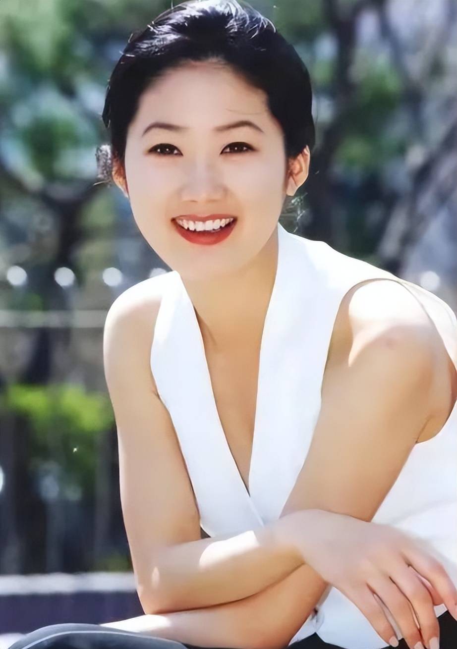 林青霞获得香港大学名誉博士学位_与林青霞齐名的女明星_林青霞67岁可爱回怼网友