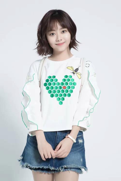 150身高谭松韵真实现身，英伟达GTC大会开幕偶遇真人