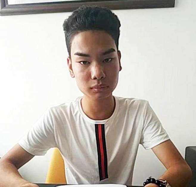 小吴进娱乐圈，碰上AI抢饭碗，这步棋险