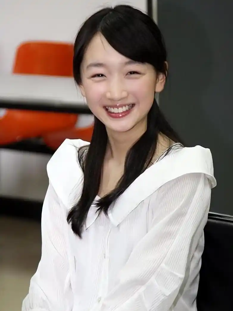 娱乐圈真实素颜_明星卸妆前后颜值对比_国内雀斑多的女明星