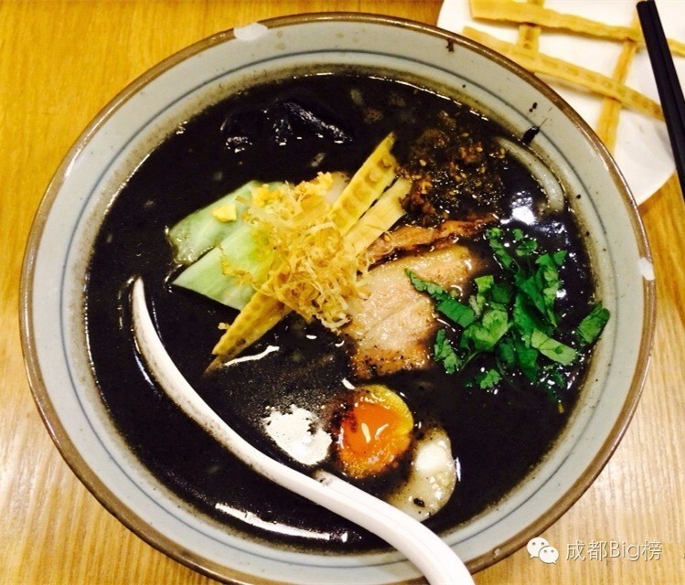 墨鱼汁料理_黑色美食_网红黑暗料理食物大全,