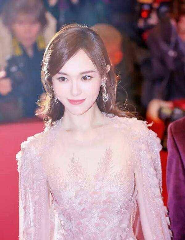 笑容治愈力强的女明星_笑容温暖人心的女星_女明星的笑容